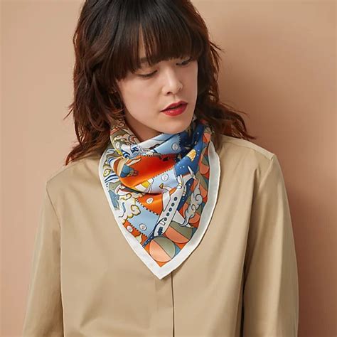 how to wear hermes scarf 45|vintage hermes scarf guide.